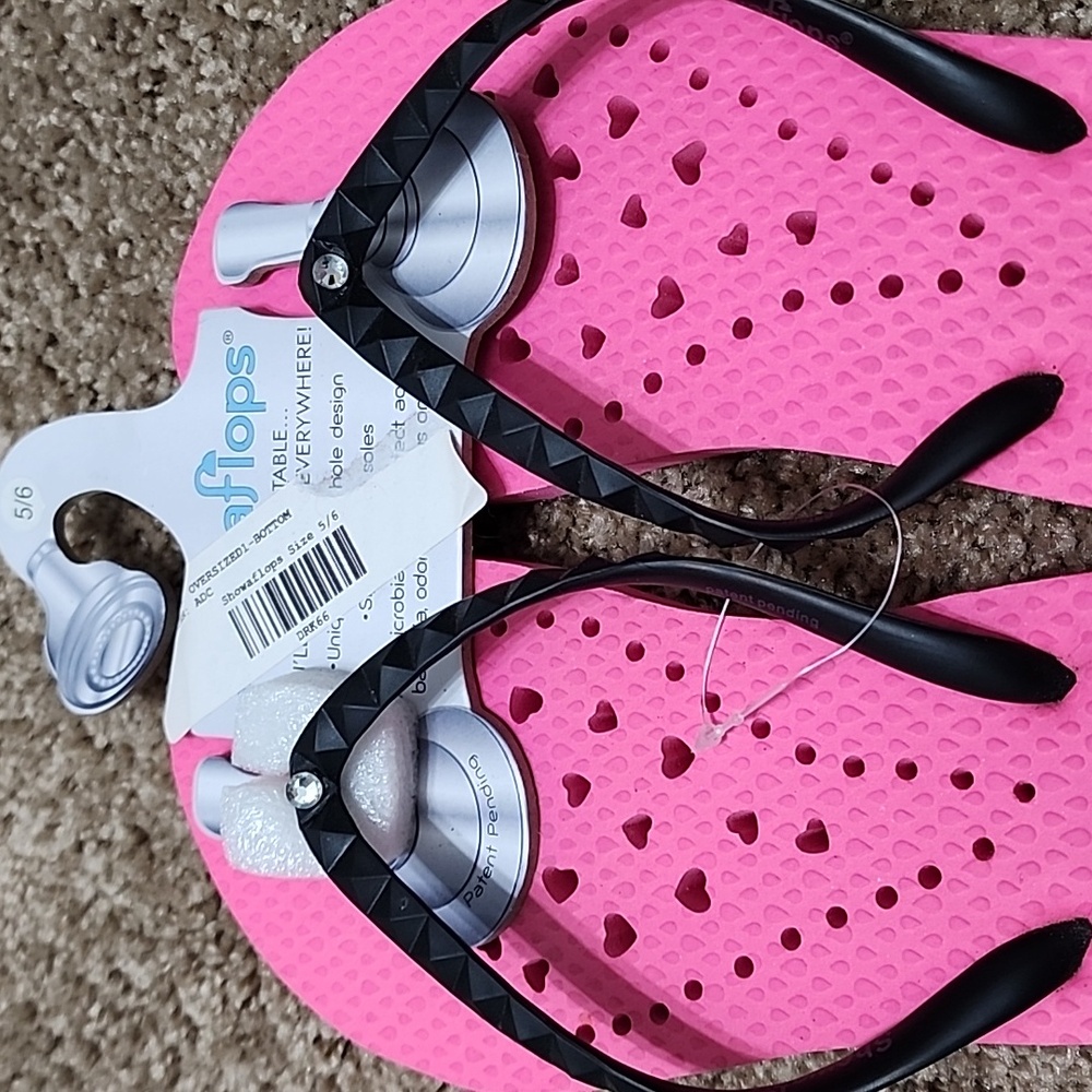 WOMEN'S 5/6 Hot Pink and Black BEACH/Summer Flip Flops 🩴 - Picture 5 of 10
